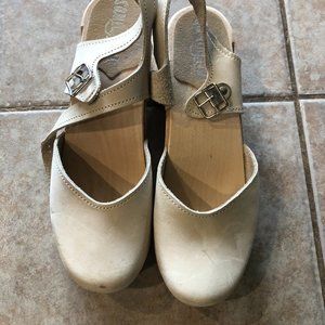 Sandgrens Wooden Clogs   Size 39
